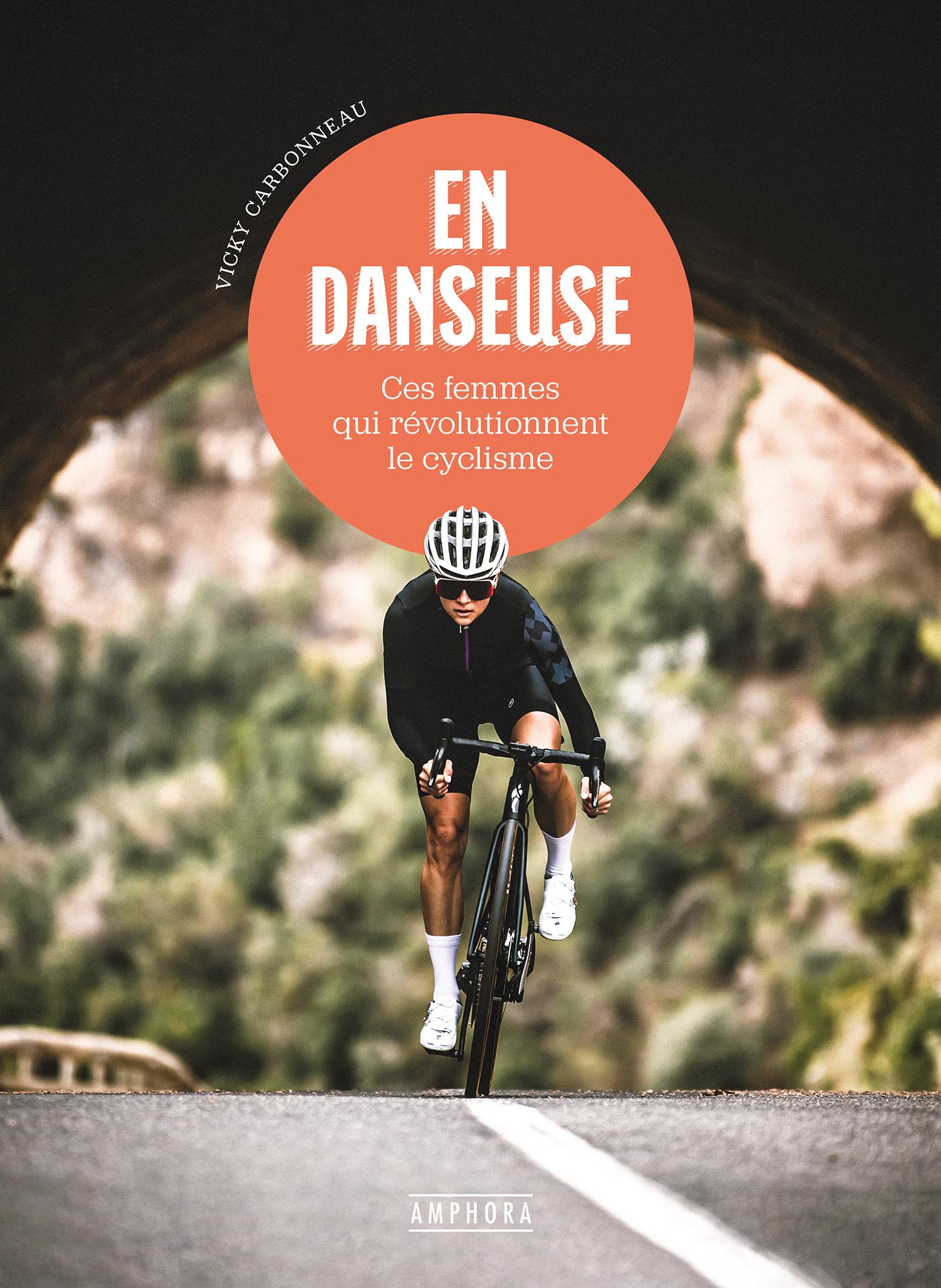 Couverture du livre En Danseuse - Ces femmes qui révolutionnent le cyclisme