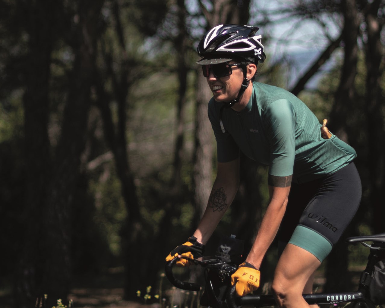 Photo de Vicky Carbonneau en train de faire du vélo