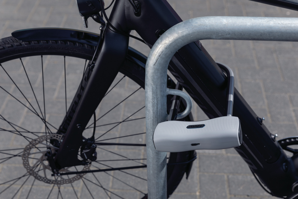 L'antivol 770A SmartX d'Abus s'ouvre et se ferme automatiquement, via smartphone