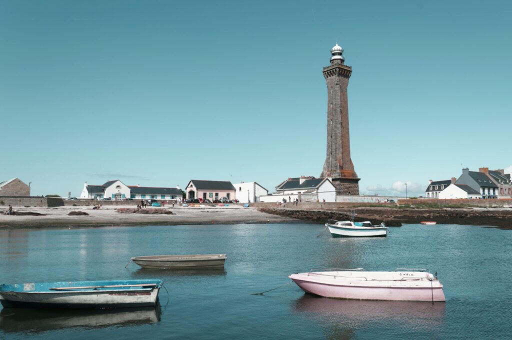 Phare d'Eckmühl sur la Pointe de Penmarc'h, aboutissement de l'itinéraire vélo en Pays Bigouden