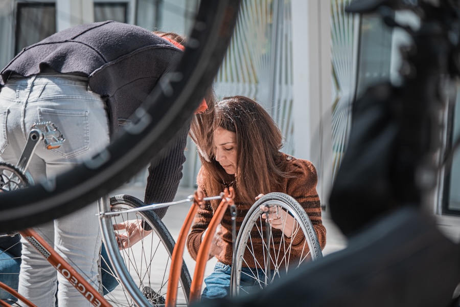 Pour Mai à Vélo, Roulez Jeunesse avait organisé un atelier d'autoréparation en entreprise