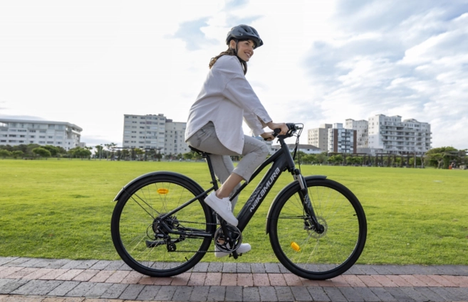 VTC électrique NAKAMURA Crossover en promotion Intersport Black Friday vélo