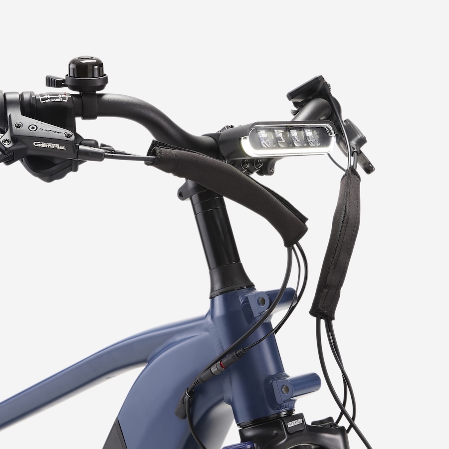 Eclairage avant du longtail Decathlon E-three 500