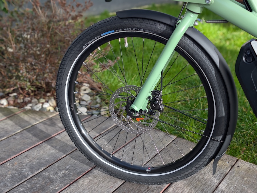 Les pneus du vélo Jean Fourche sont des Schwalbe Big Ben Plus, une référence