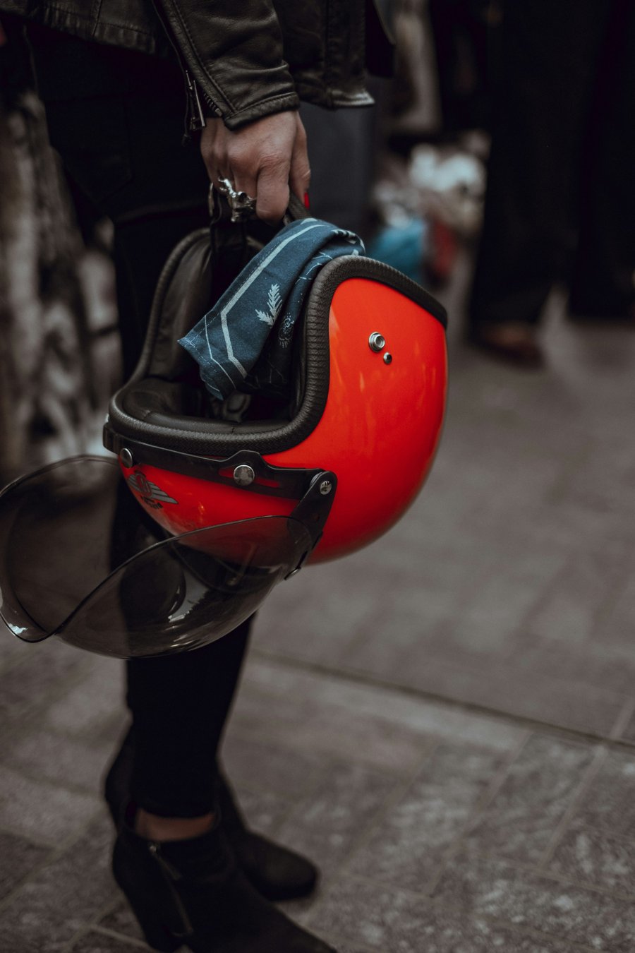 Casque jet homologué ECE 22.05/22.06 pour speed bike, avec visière