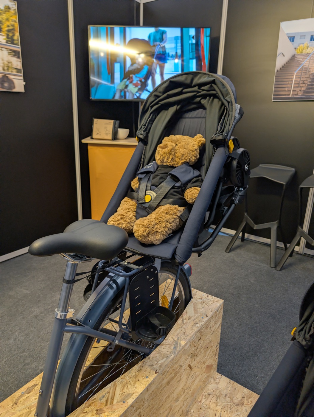FAAR Ride siège vélo enfant convertible poussette stand salon Vélo in Paris 2026