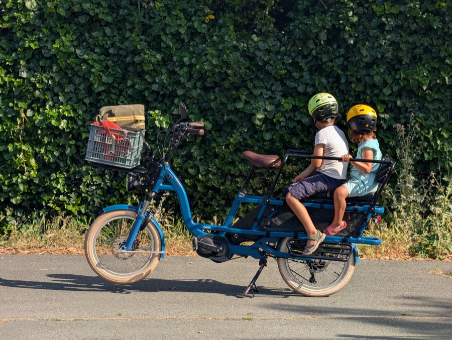 GAYA L'Incroyable avec deux enfants à l'arrière après 150 km de test famille