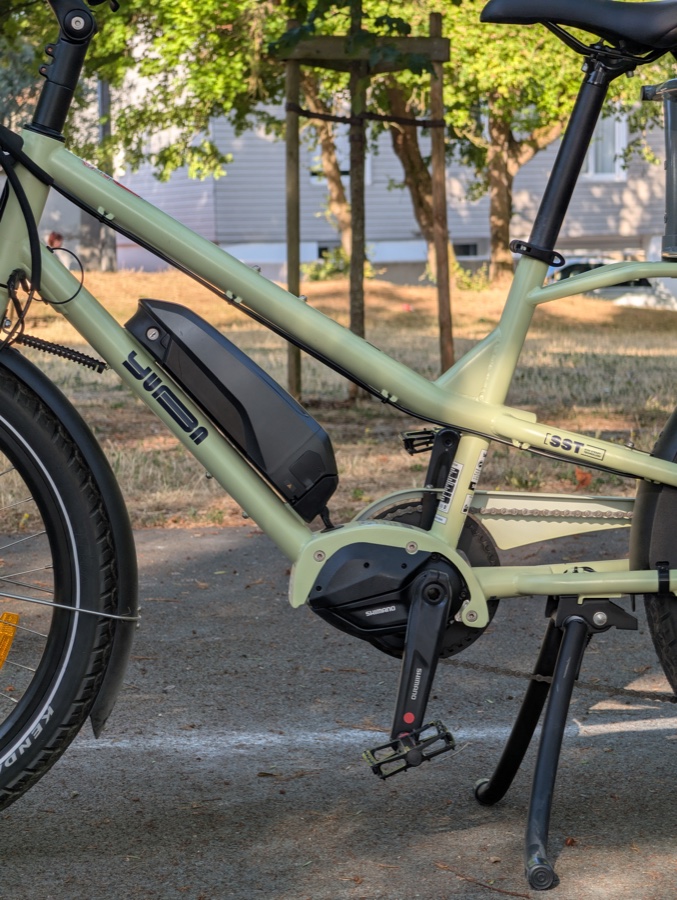 Moteur central Shimano EP5 et batterie intégrée du Yuba Kombi EP5