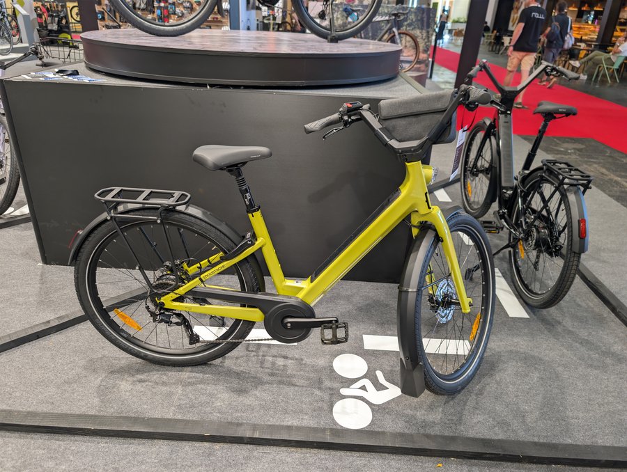 Moustache Lundi 27 vélo électrique urbain coloris lime aux ProDays 2026