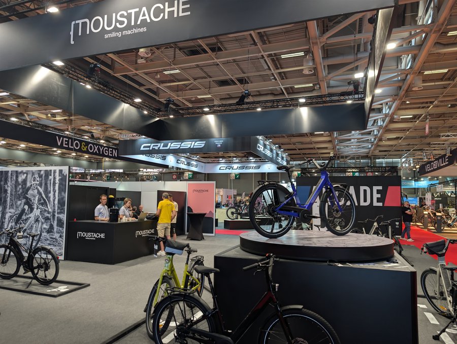 Allées du salon ProDays 2026 avec le stand Moustache et les nouveautés vélo électrique