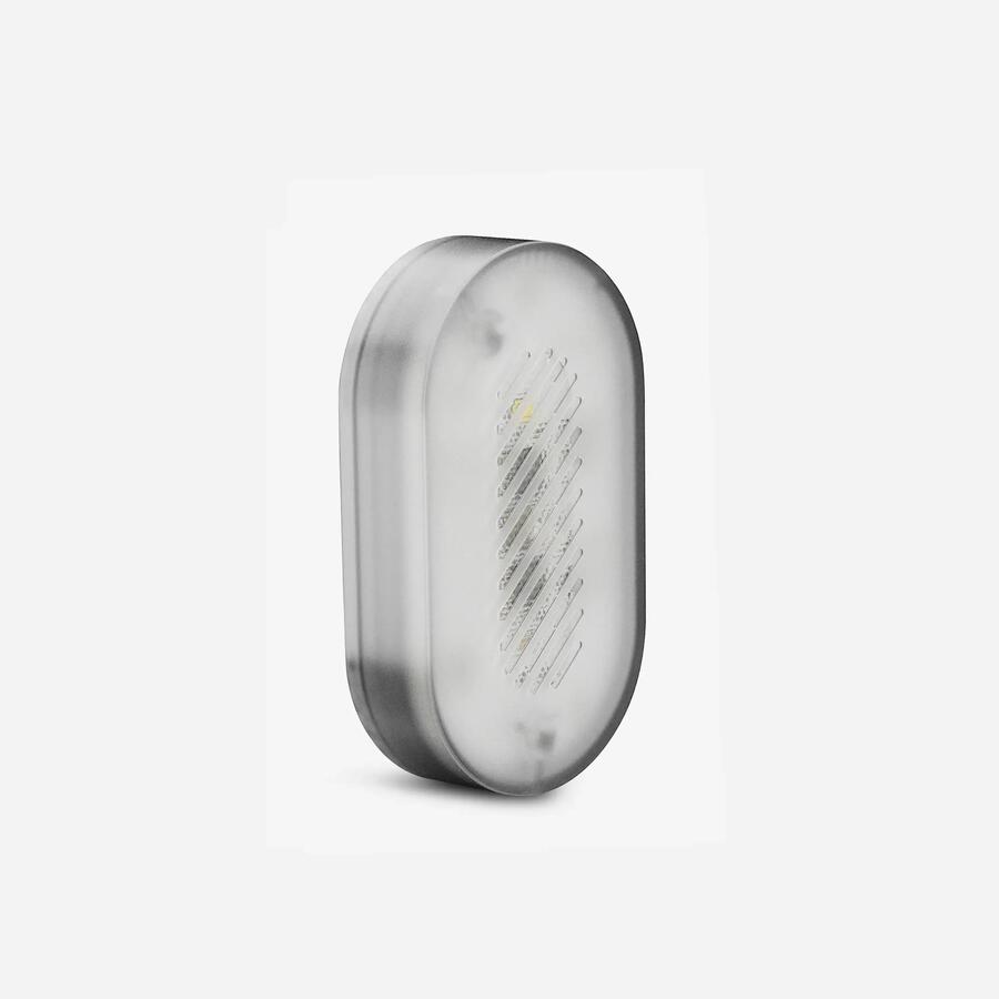 Lumière de visibilité Decathlon SL510 : petit boîtier ovale translucide à clipser