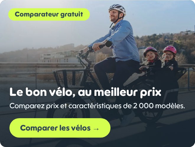 Un père et ses deux enfants sur un vélo cargo électrique : comparez les prix et caractéristiques de plus de 2 000 vélos sur le shop Roulez Jeunesse